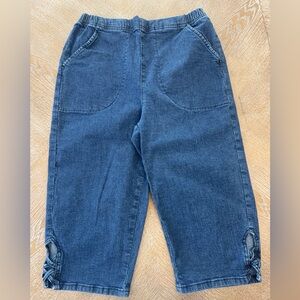 Croft & Barrow Blue Denim Capri Pants Med Waist 30” Inseam 17” Side Hem Details